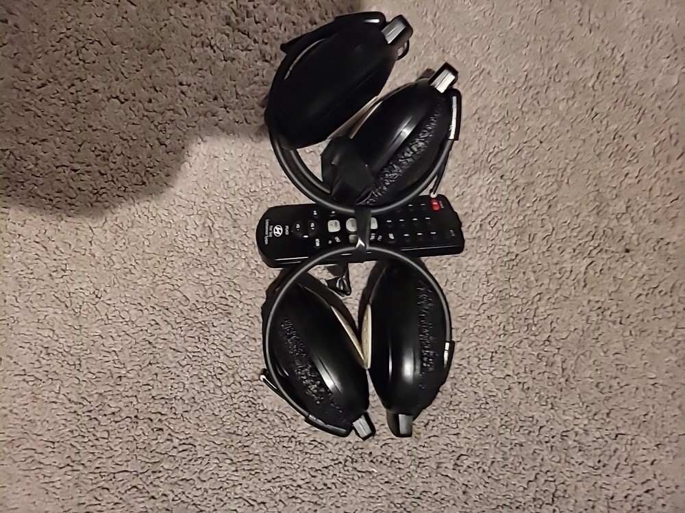 Hyundai Veracruz Headphones And Controller