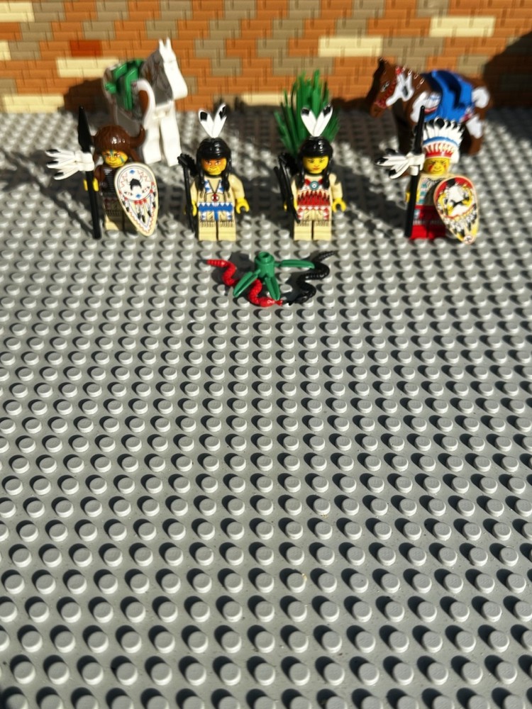(L-2) LEGO® Indians from set 6766