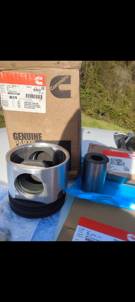 Cummins OEM 4025158 engine piston kit