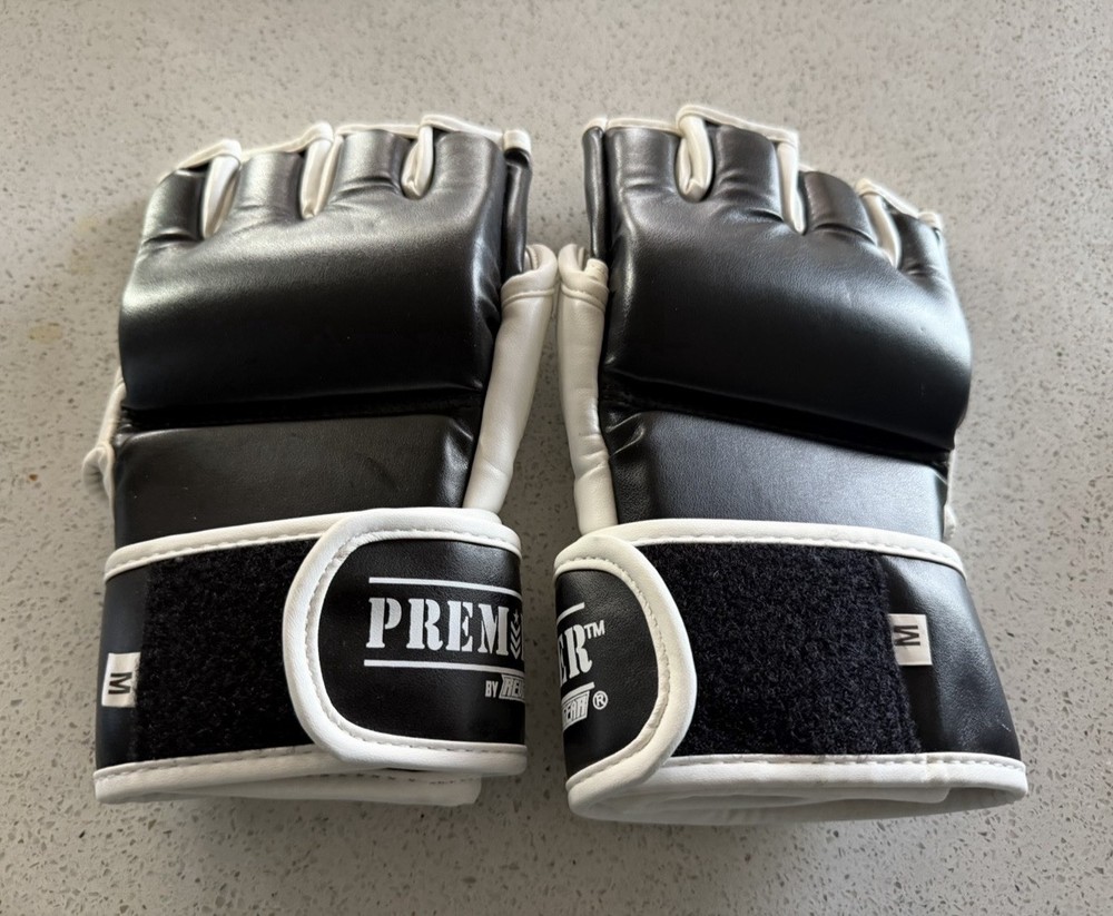 Mma Gloves Size Medium Men Ajustable NEW