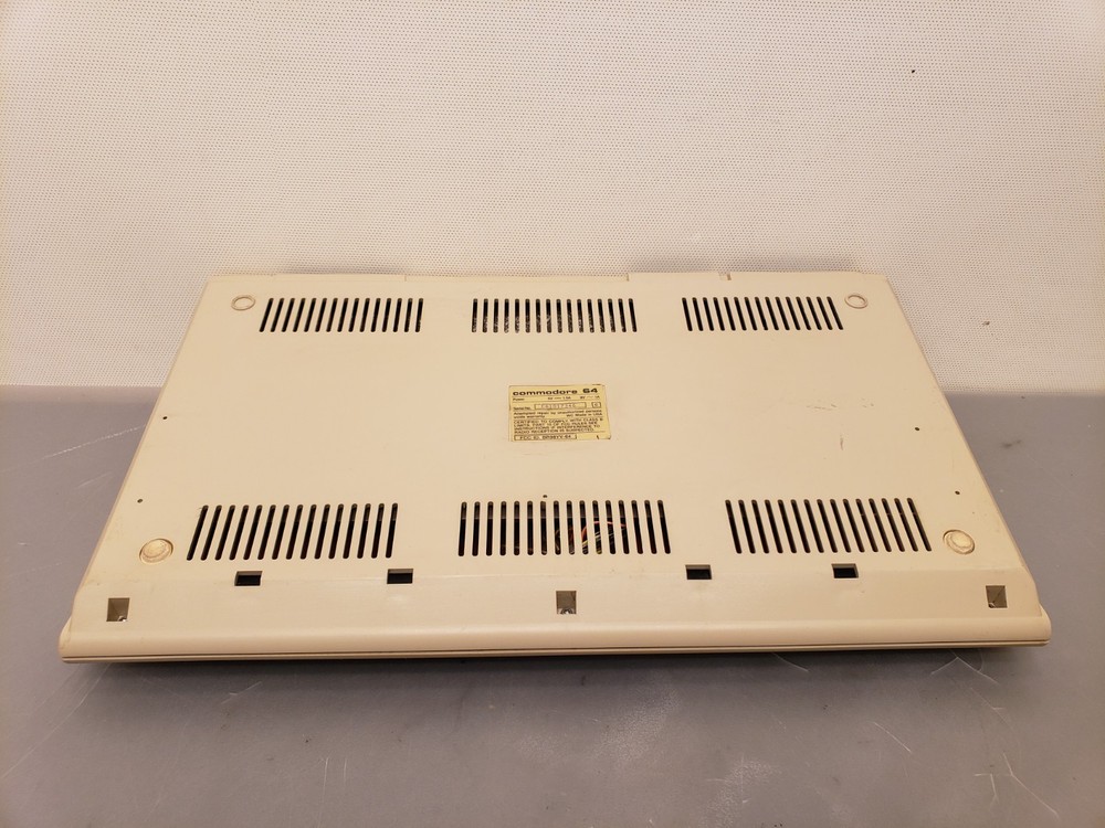 Vintage Commodore 64C Console Home Personal Computer w/ accessories ***Tested