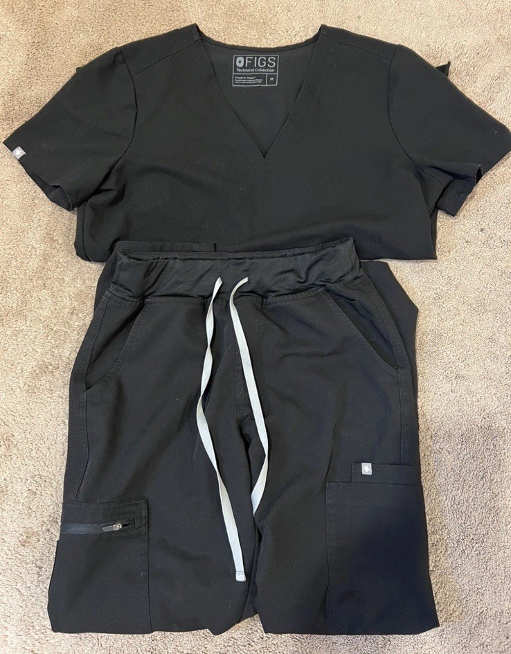 FIGS women’s black medium top and jogger set