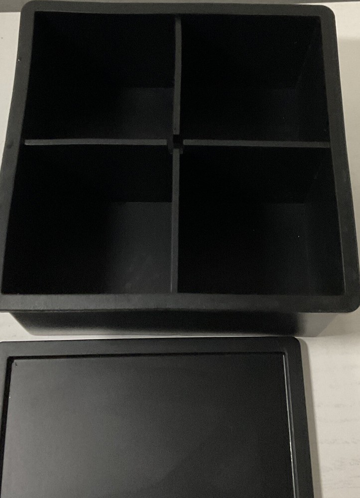 ⚡️Threshold Large Silicone Ice Cube Tray - Black