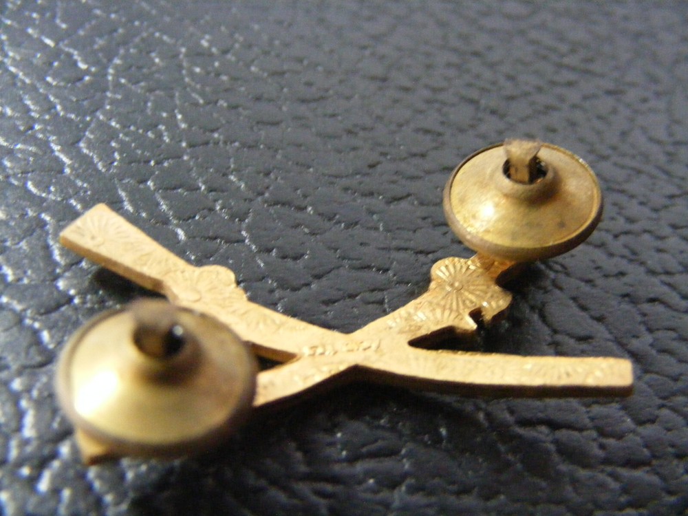 WW2 infantry officers collar pin j