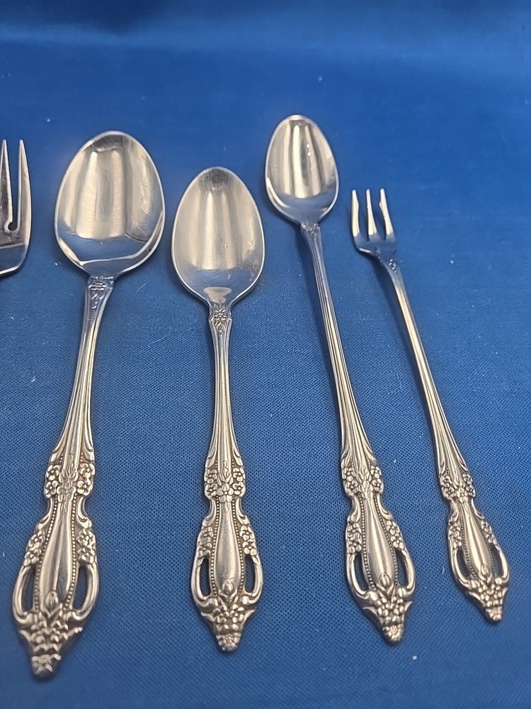 Oneida Raphael Stainless 7pc Place Setting