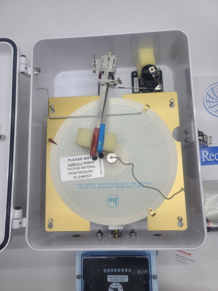 HONEYWELL CHART RECORDER MODEL:837. /3