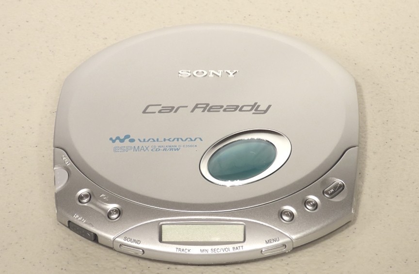 Sony CD Walkman D-E356CK ESPMAX Silver Portable CD Player w/Car Ready Kit & Case