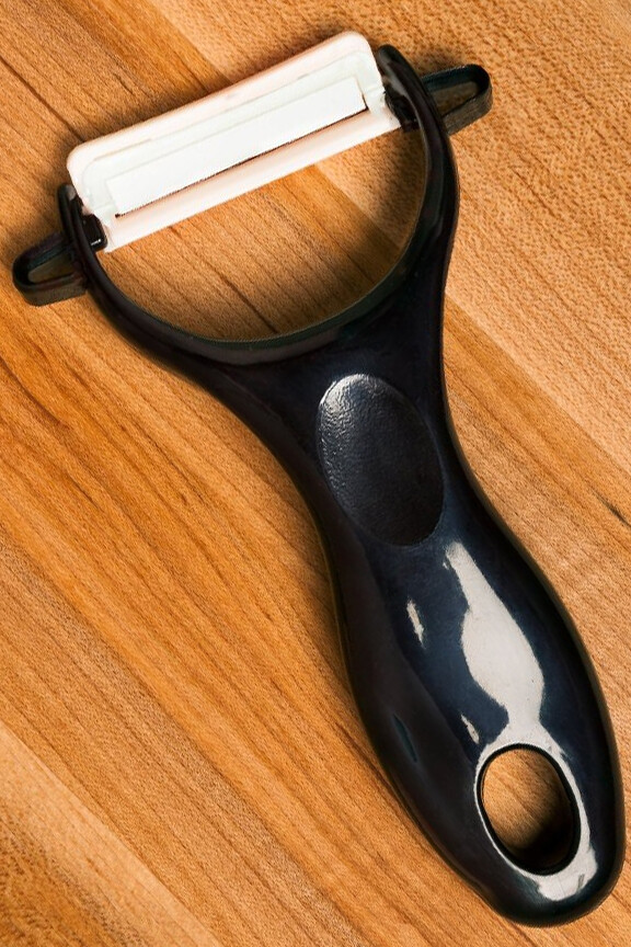Super Sharp Ceramic Blade Fruit and Vegetable Peeler