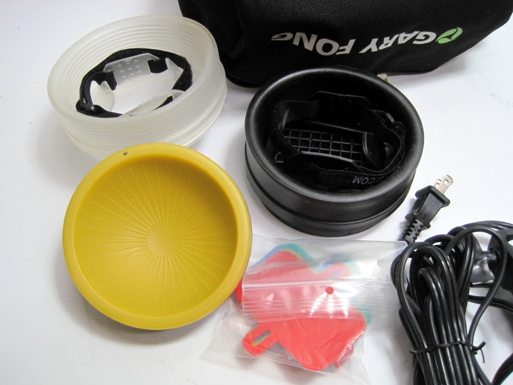 Lightbulb Adapter Gary Fong W/Lightsphere Diffuser Kit