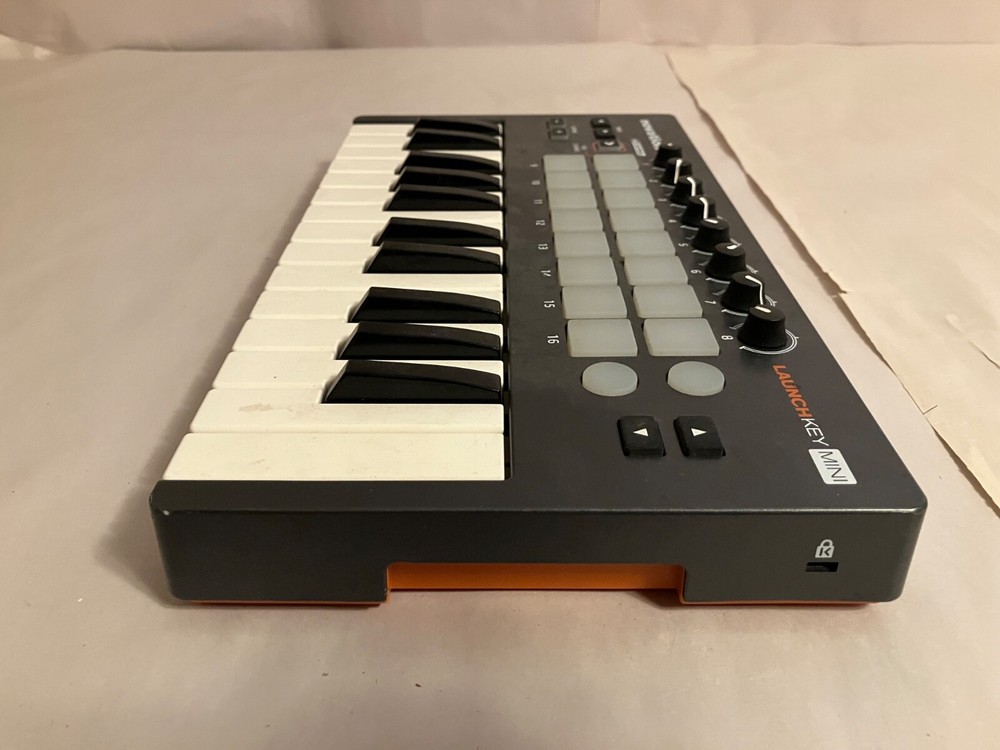 Novation Launchkey Mini Mk1 Midi controller