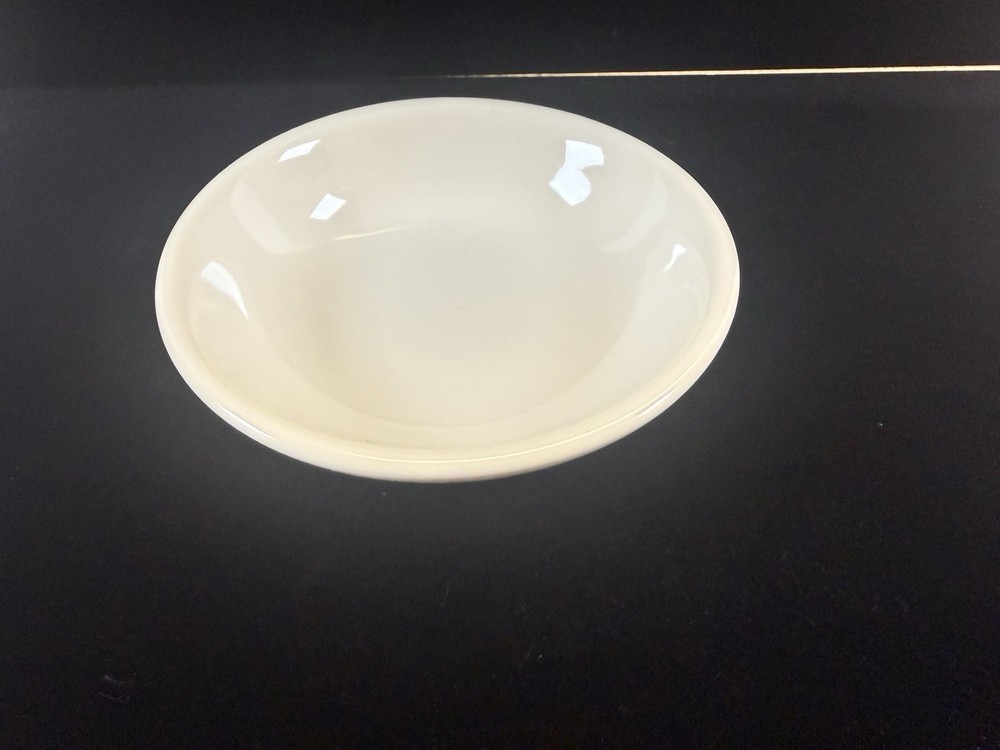 Tuxton China 3 oz. American White/Eggshell Ceramic Fruit Salsa Restaurant Ware