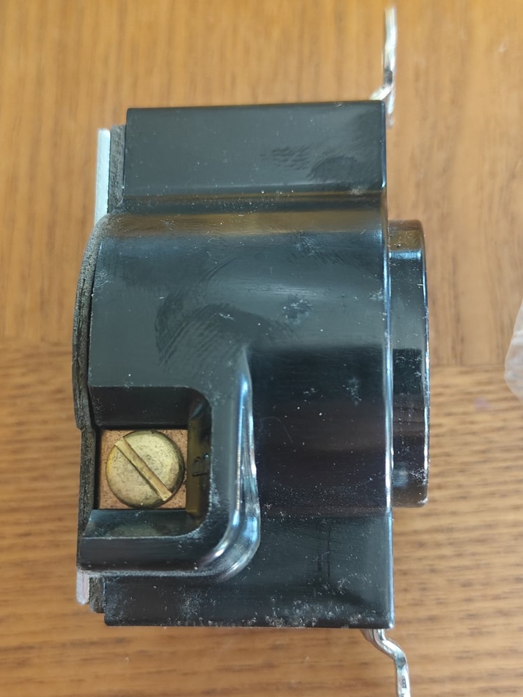 HUBBELL HBL23030 Receptacle