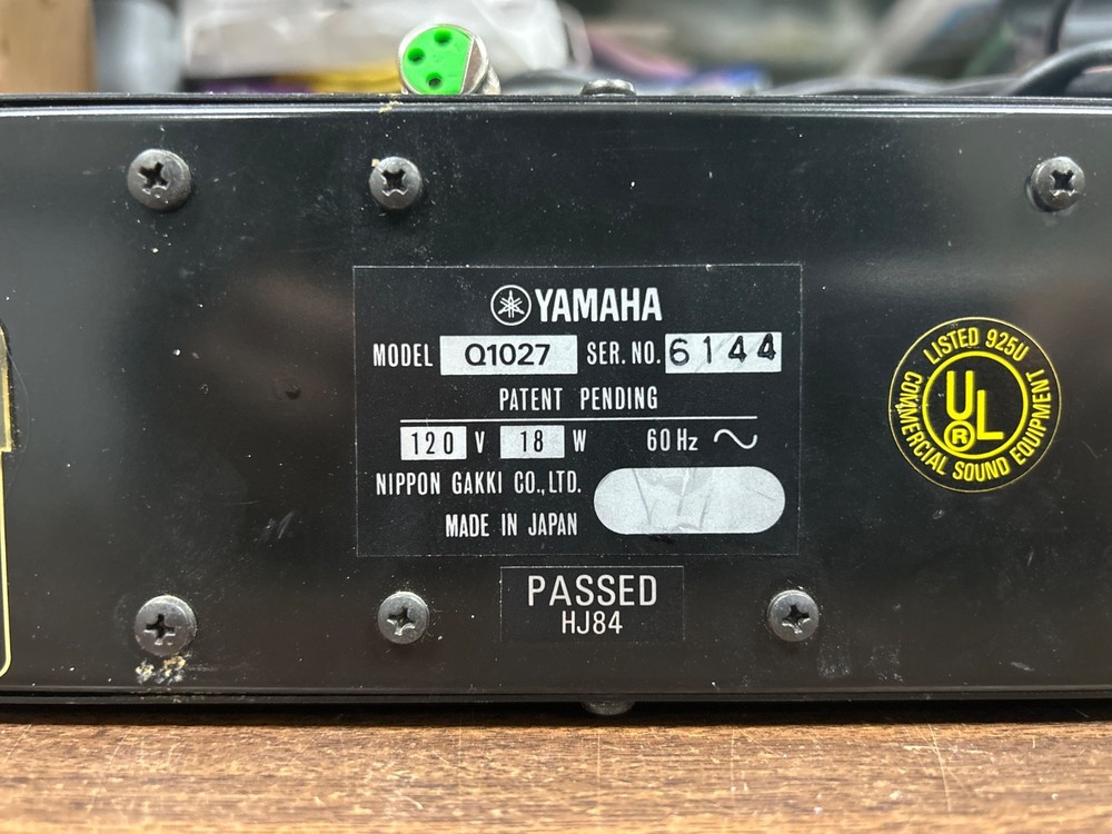 Yamaha professional series graphic equalizer model q1027