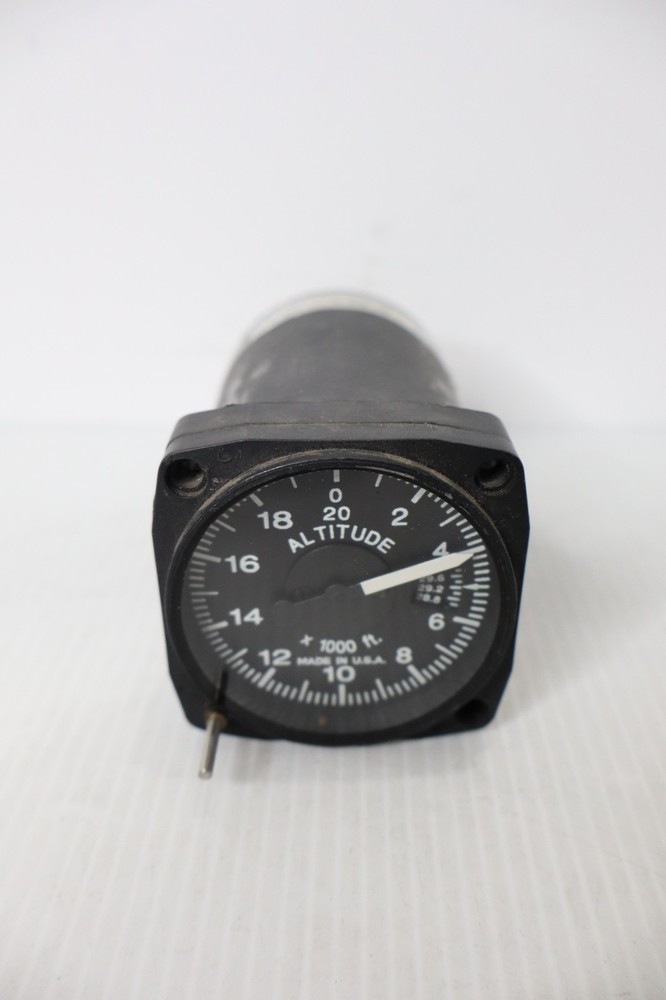 UMA 5-410-20 Altitude Indicator