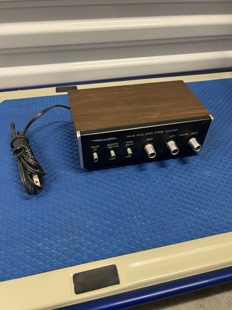 Realistic SA-10 Solid State Stereo Amplifier. Model # 31-1982B. Used UNTESTED