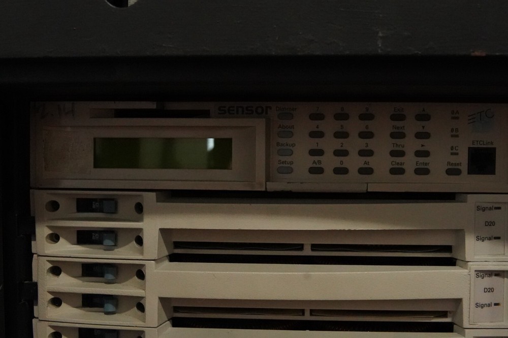 ETC Sensor Dimmer 48 Channel Light Stage Lighting Theater Rig - With Modules