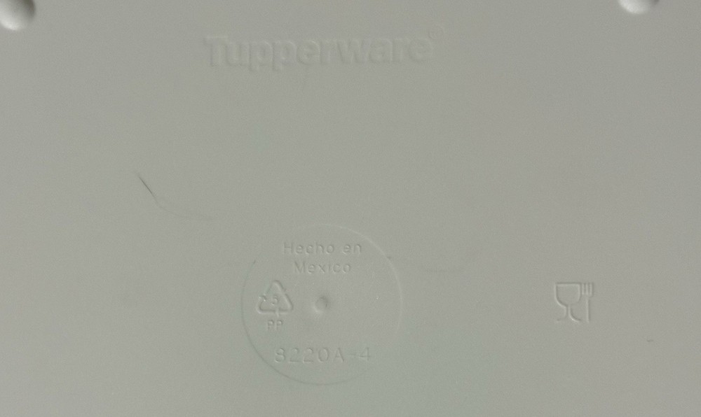 Tupperware Batman Sandwich Keeper 8220A-4 White/Black DC Comics 2016