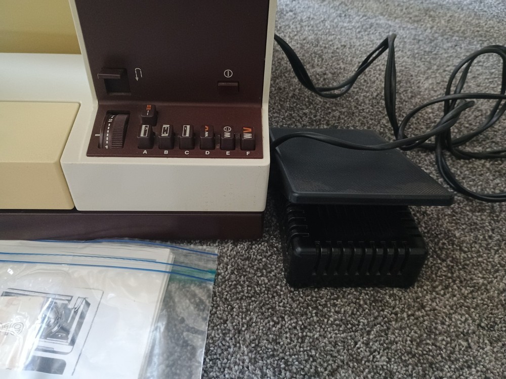 PFAFF 1015 TIPMATIC Sewing Machine Vintage