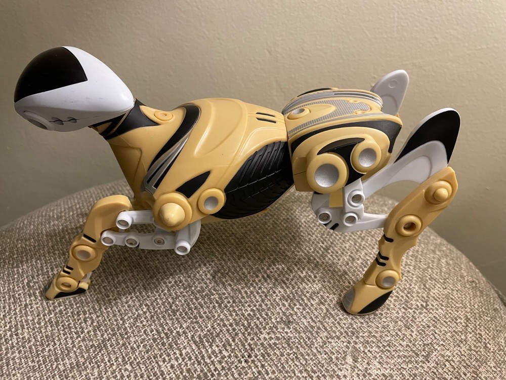 WowWee Robopet 2005 Full Function Interactive Control Dog with Remote - Tested