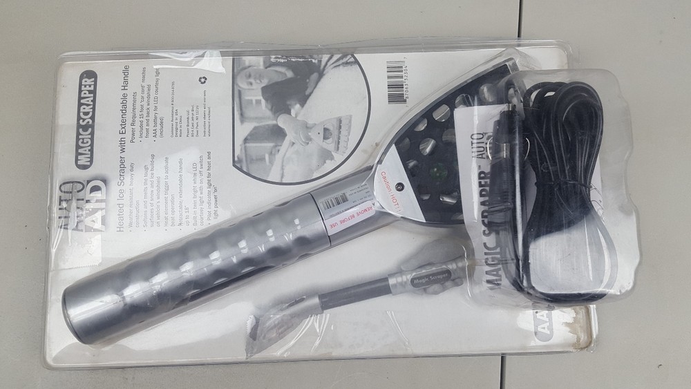 open box Auto Aid Heated Ice Scraper Magic 18'' Extendable Retractable Handle