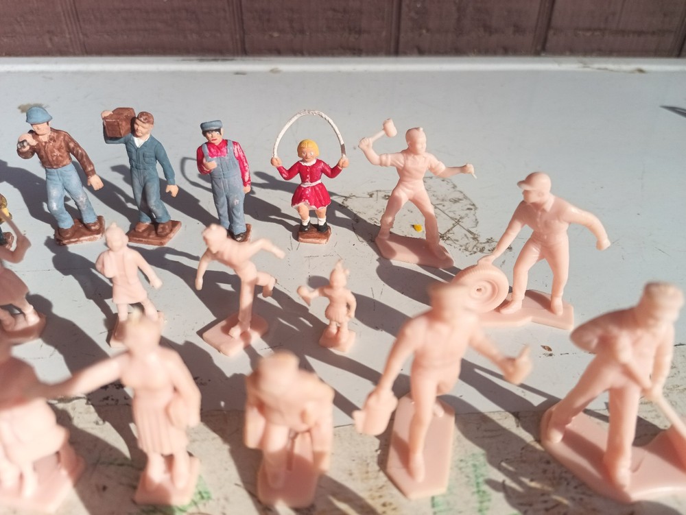 Model Train Accessories-people