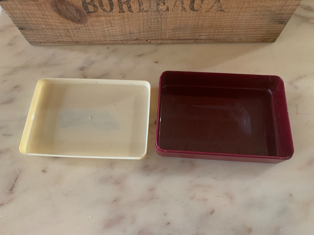 vintage PLASTIC BOX CIGARETTE HOLDER CIGARETTE dogs