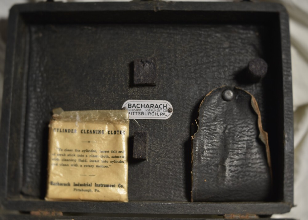 Vintage Bacharach Premax Pressure Indicator/Original Case