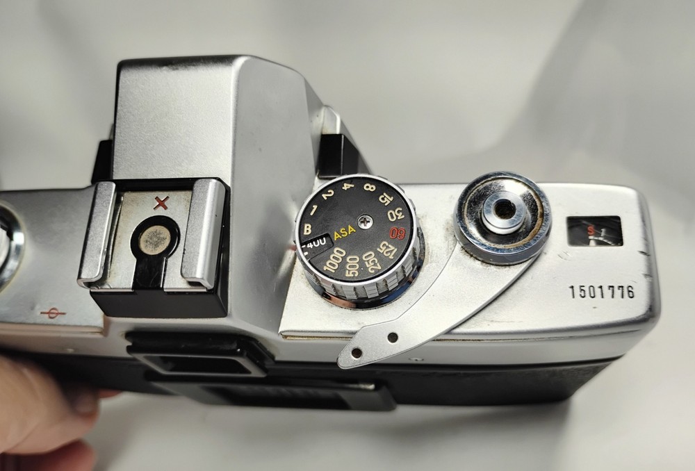 Minolta SRT 201 Camera Shutter Works Light Meter Untested Sell As-is No Return