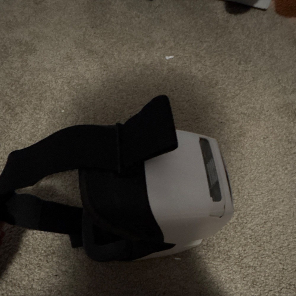 ZEISS VR One Plus Smartphone VR Headset White Black Plastic