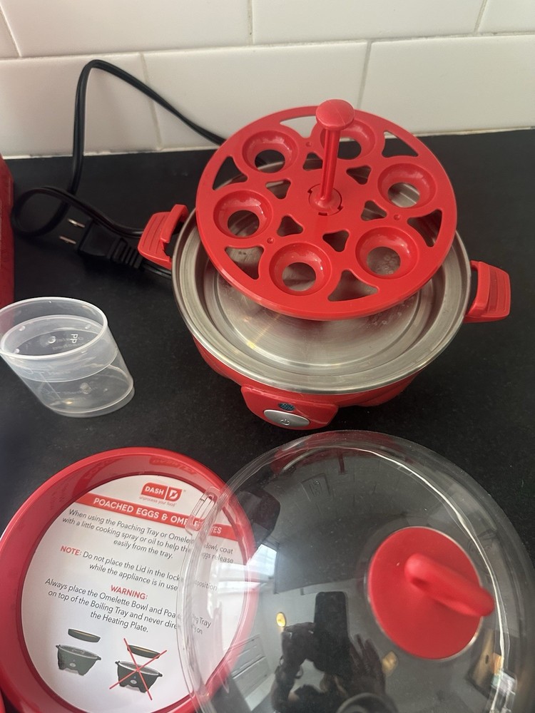 DASH Go Rapid Egg Cooker RED Quick Easy Cook Eggs/ Omelette EUC