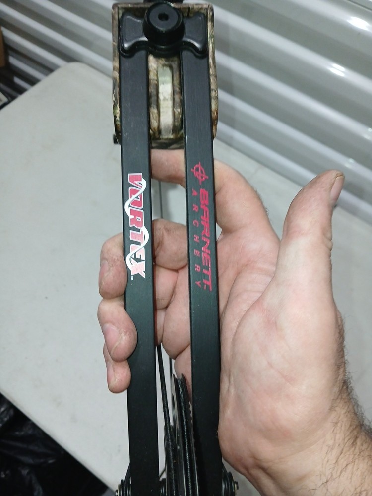 Barnett Vortex Youth Archery Compound Bow Great Condition