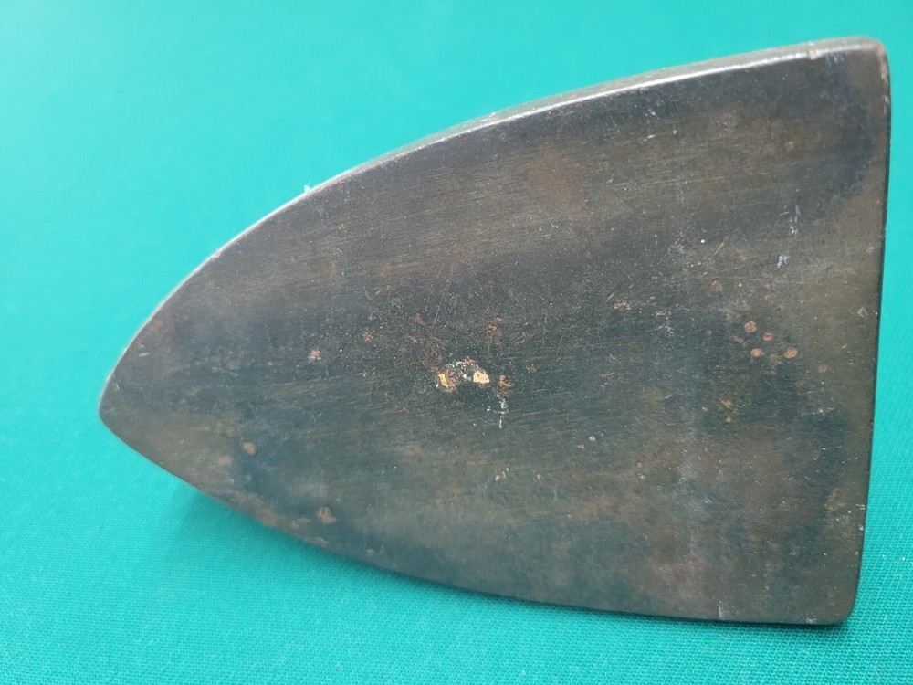 ANTIQUE CAST IRON SAD IRON #5