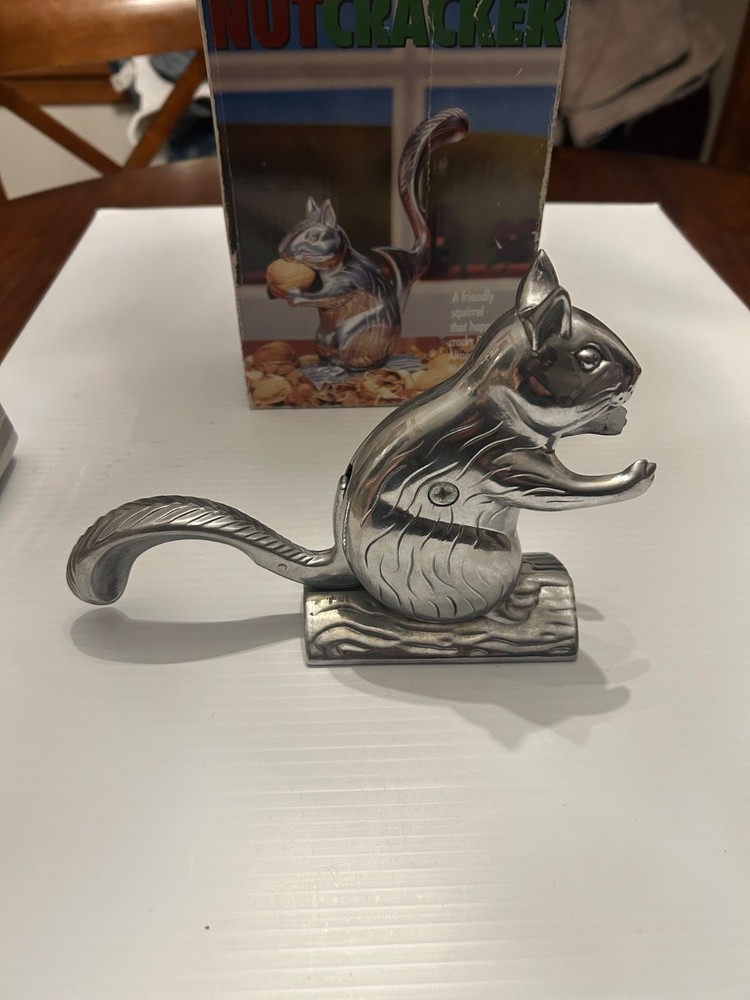 Nutty Squirrel Heavy Duty Cast Aluminum Nutcracker Cracks Pecans Almonds Walnuts