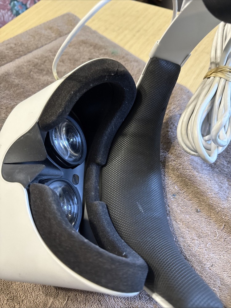 Dell VR118 Windows Mixed Reality Headset and controllers - White