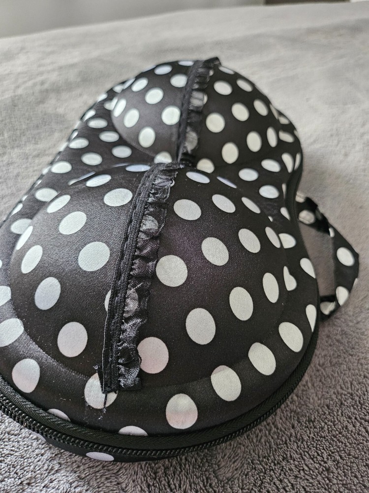 Zipped bra organiser