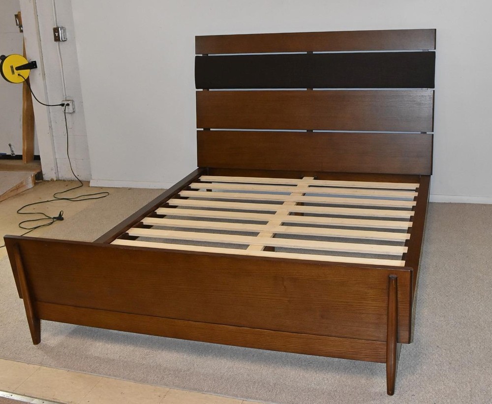 Modern Queen Size Bed By Casana