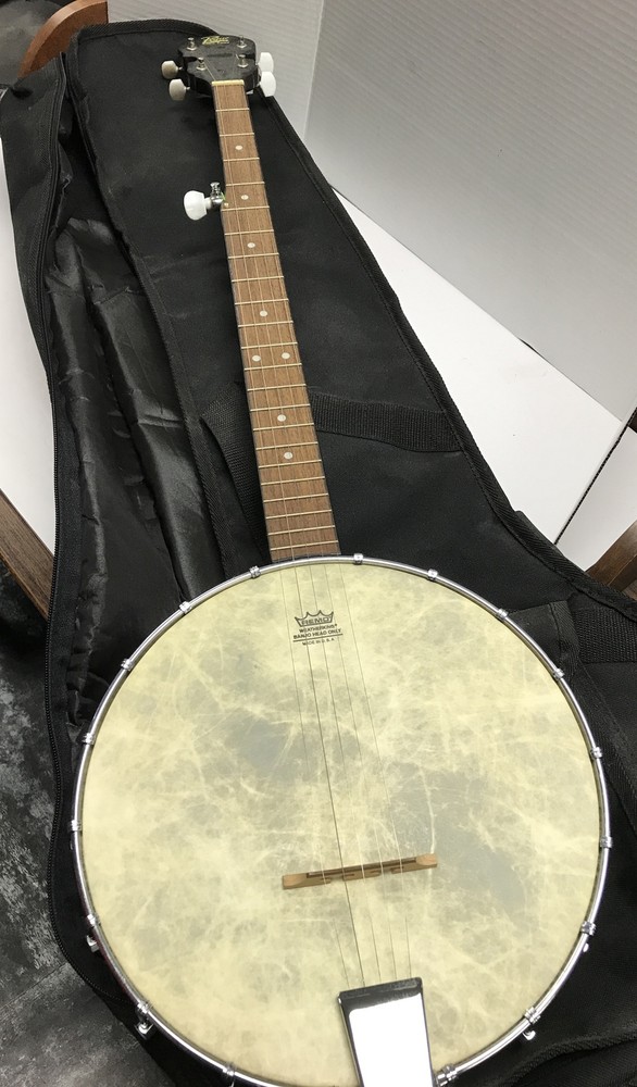 ROUGE 5 String Banjo (includes soft side gig bag)