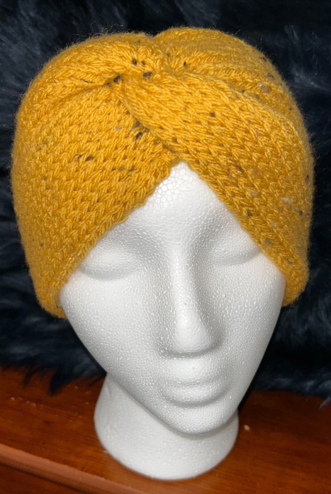 HANDMADE KNITTED EAR WARMER