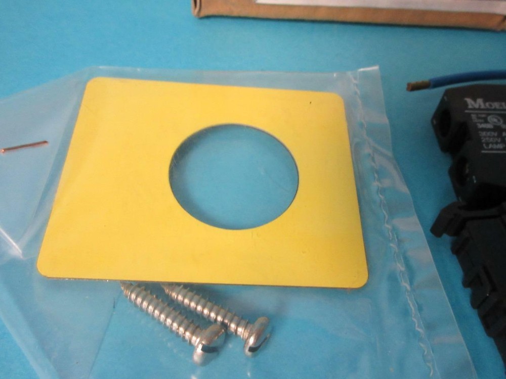 NEW ATEX ATX ADVANCED TECHNOLOGY EXTENDED AUXILARY MODULE 0939 56 YELLOW LIGHT