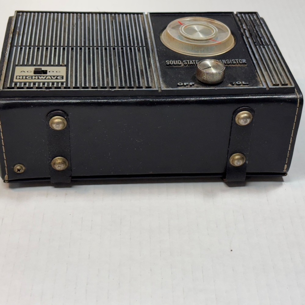 Vintage Highwave AC-DC Solid State 10 Transistor, Black Plastic Case Korea