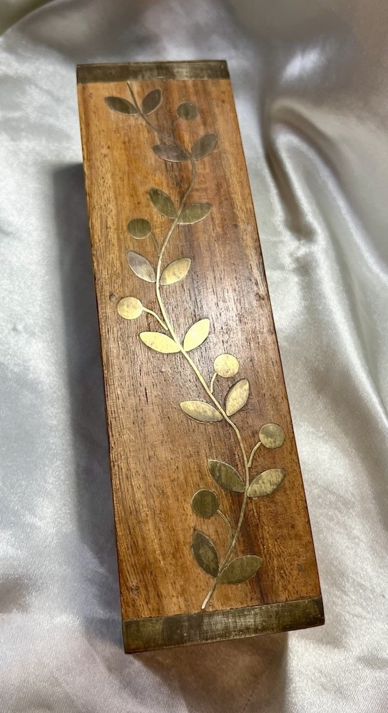 17 Original From Box Concepts With Inlaid Brass Framed Brass Tree