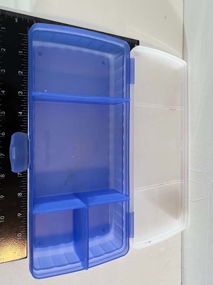 TUPPERWARE Blue Lunch’N Things Container 4 Compartments