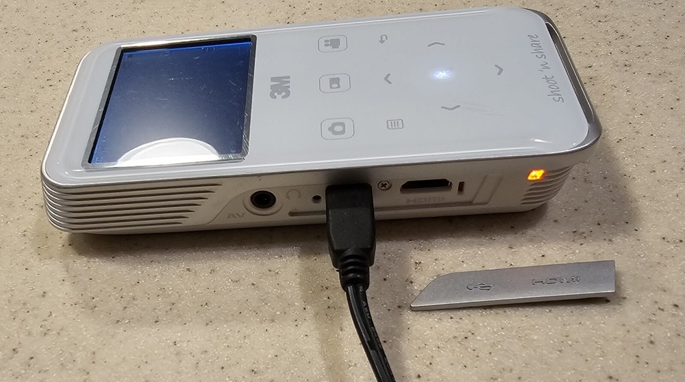 3M Camcorder Projector Shoot N Share CP40 V5R, Cables, Case, Adaptor, Works