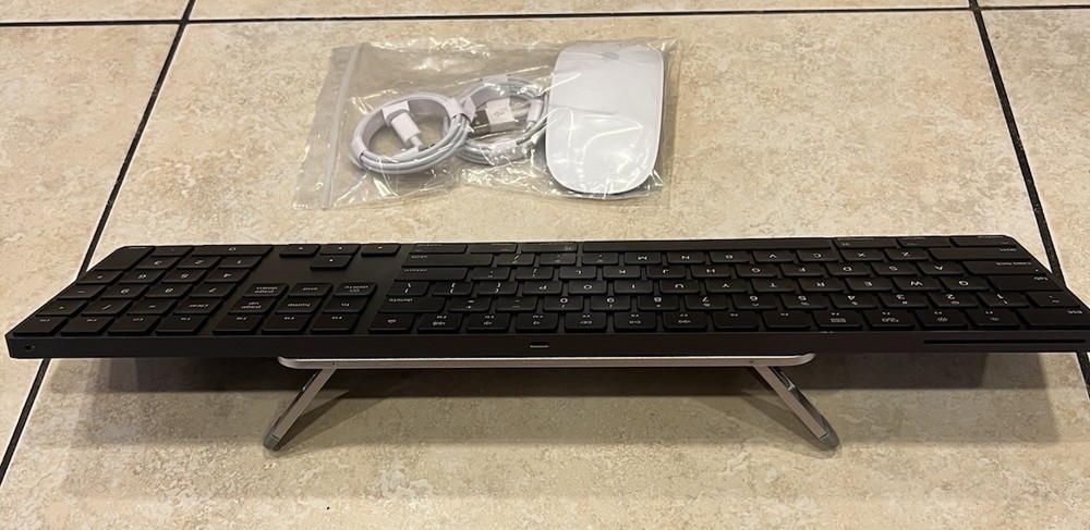 Apple A1843 Wireless Bluetooth Magic Keyboard With Numeric Keypad BLACK W Stand