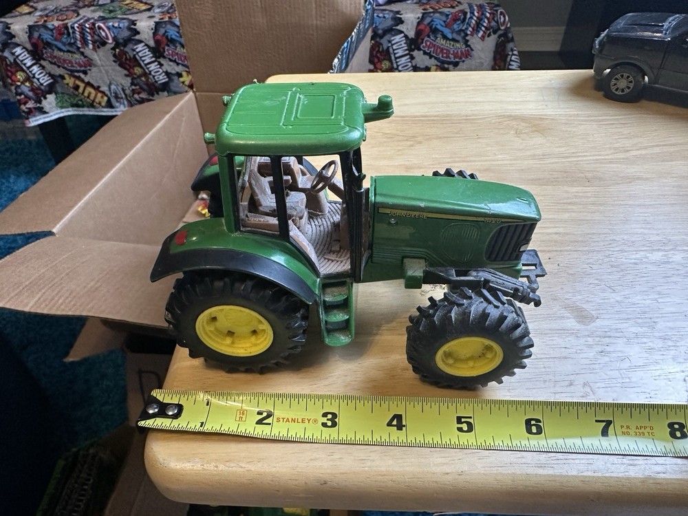 John Deere Lot: 6 Different Large Pieces