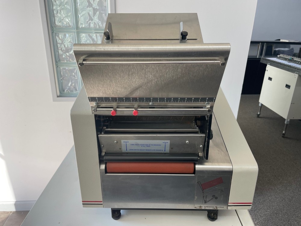 ASTRO ATS-9300 Label Affixing Machine