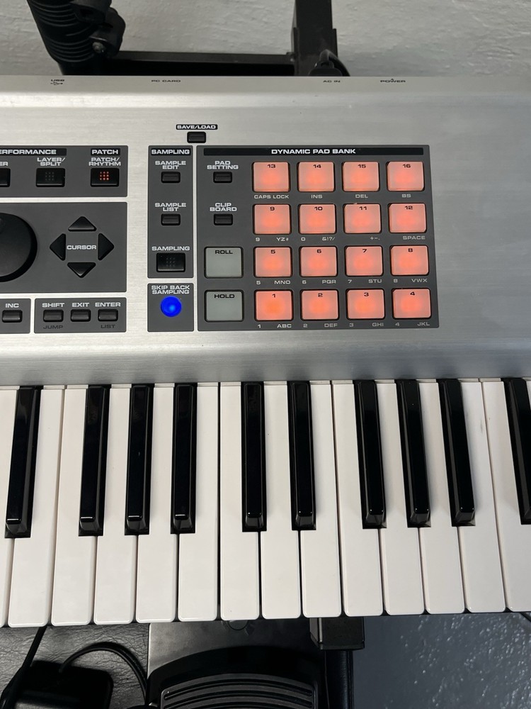 Roland Fantom X7 Synth