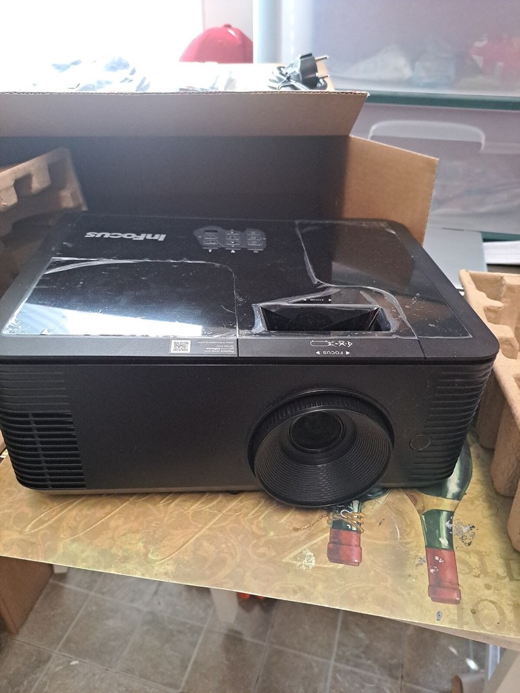 InFocus IN136 Projector