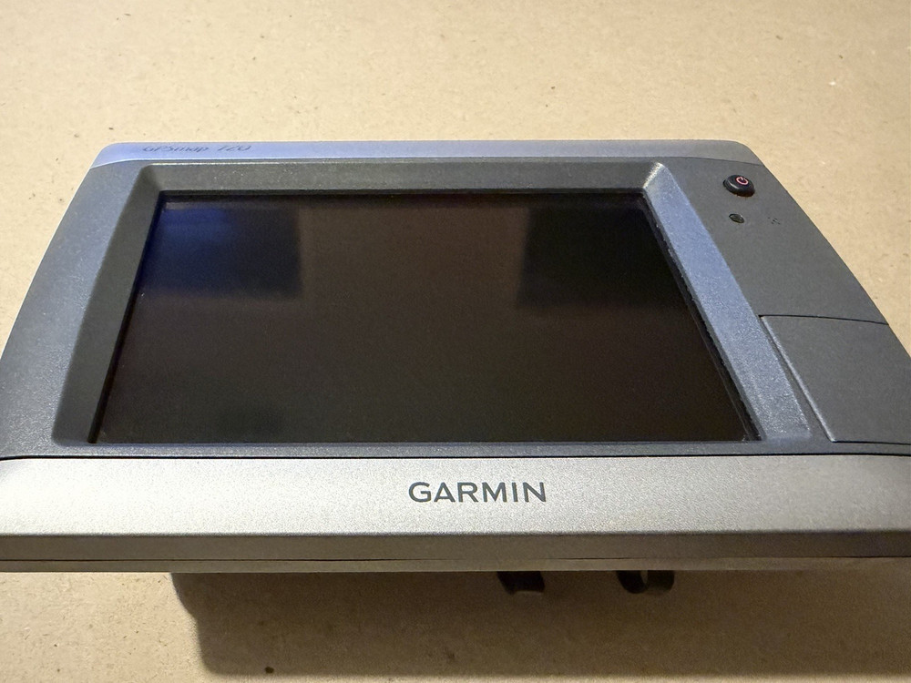 Garmin GPSMAP 720 (Head Unit/Cover/Knobs) Chartplotter Radar