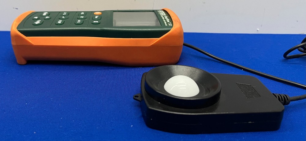EXTECH EASYVIEW ™ 33 DIGITAL LIGHT METER WITH MEMORY & CASE